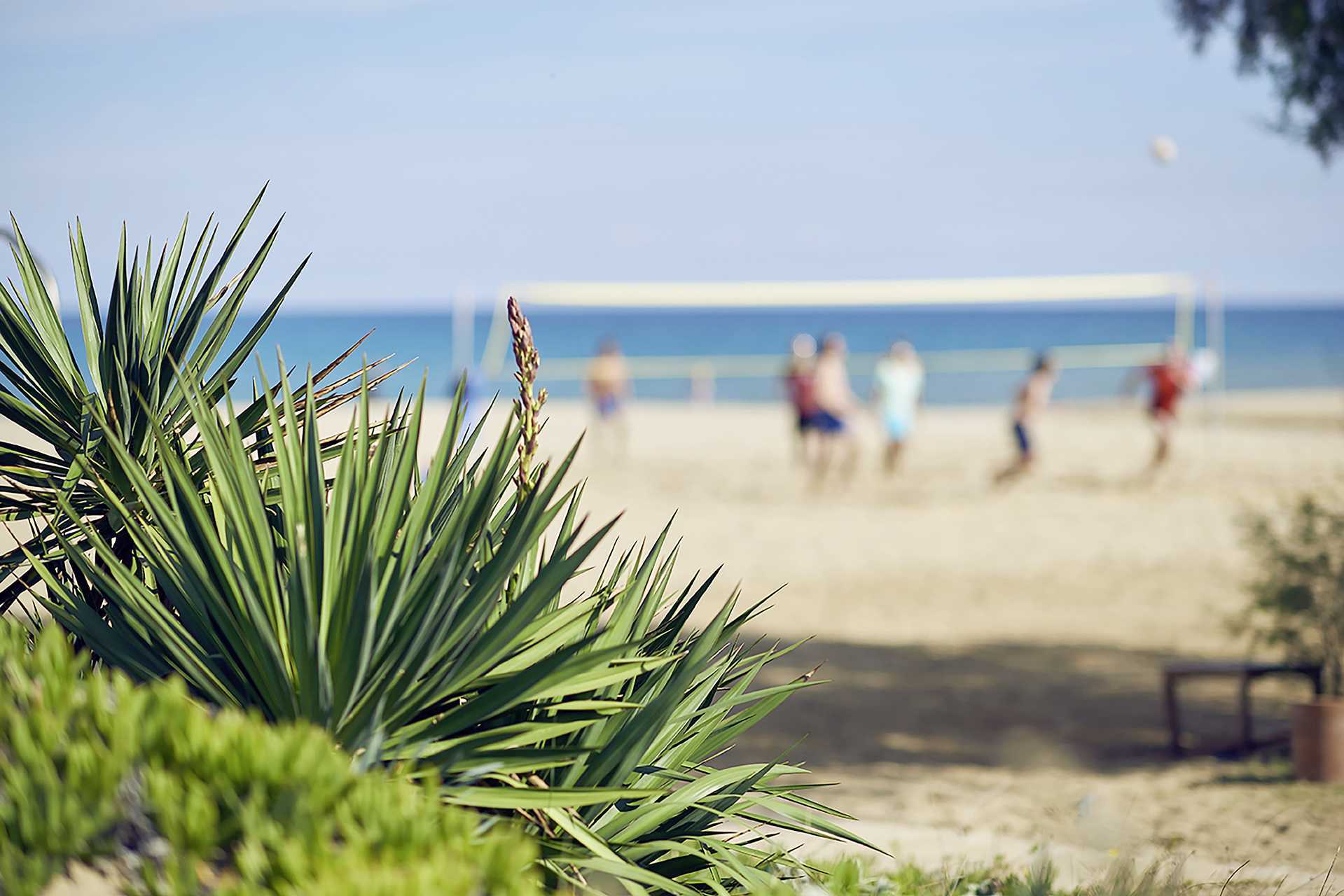 Het strand van het Pilot Beach hotel in Georgioupolis op Kreta, Griekenland.