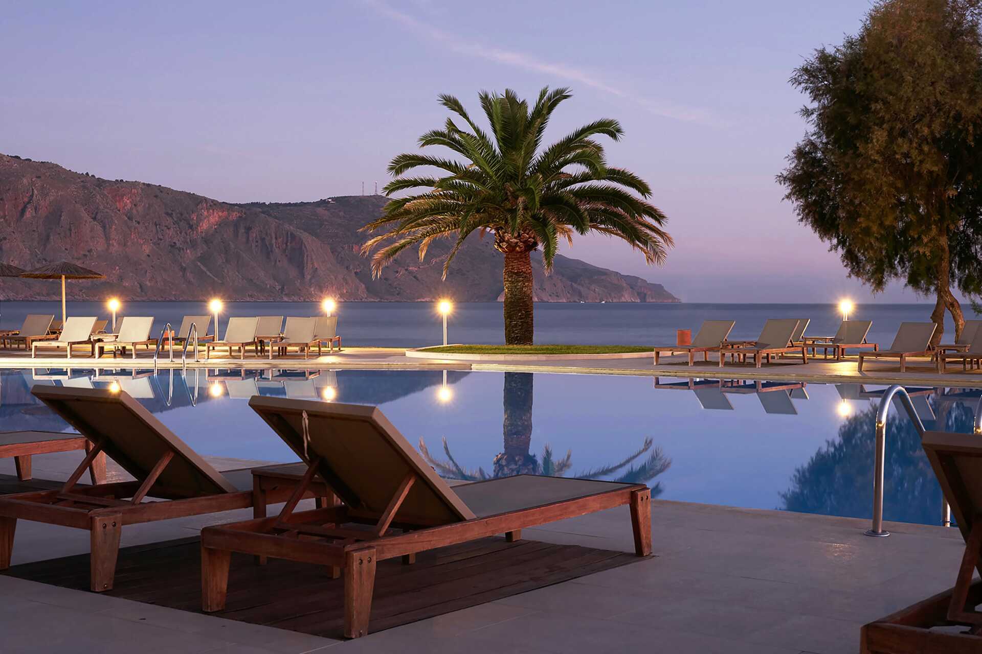 Het zwembad van het Pilot Beach hotel in Georgioupolis op Kreta, Griekenland.