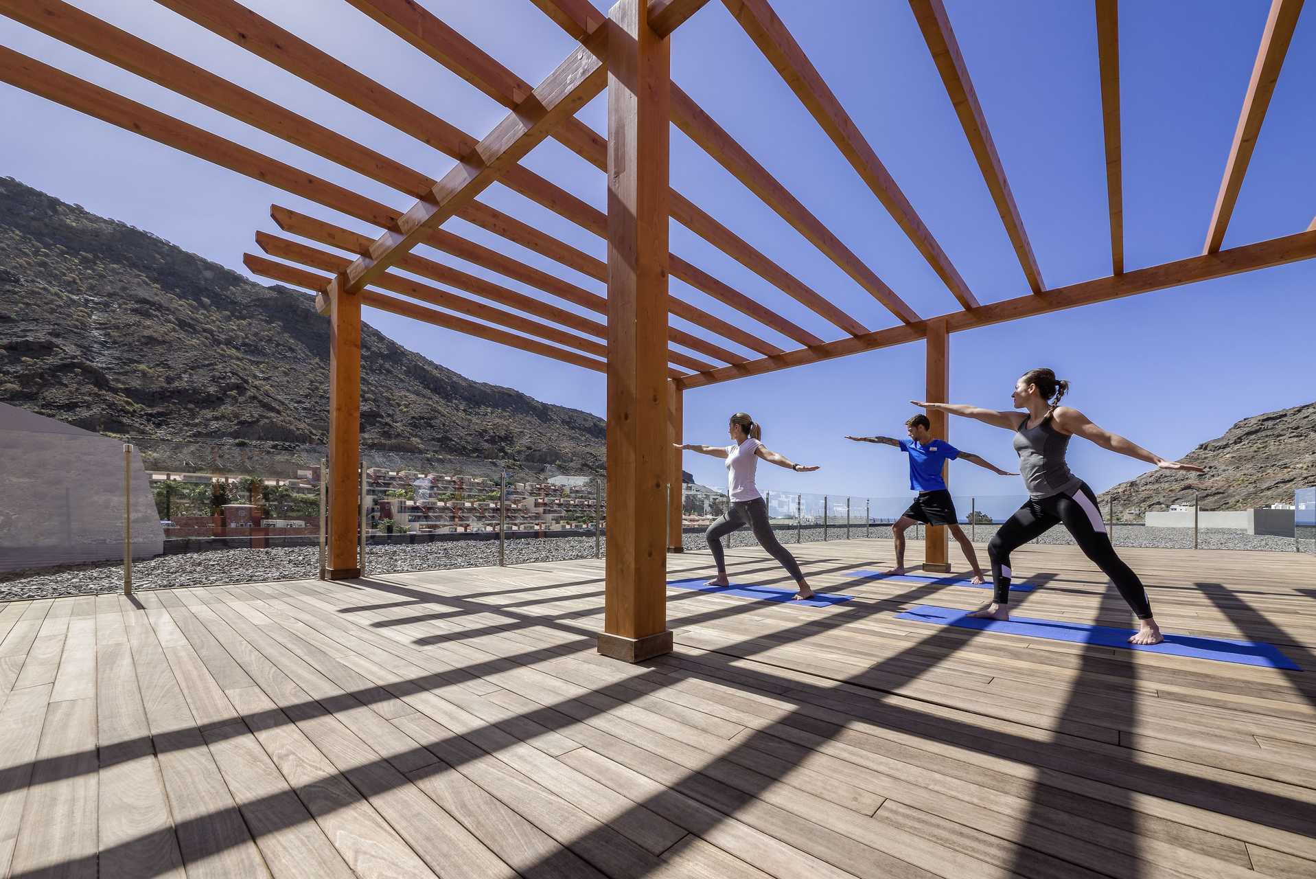 Yoga in het Radisson Blu Resort & Spa in Puerto de Mogán op Gran Canaria.