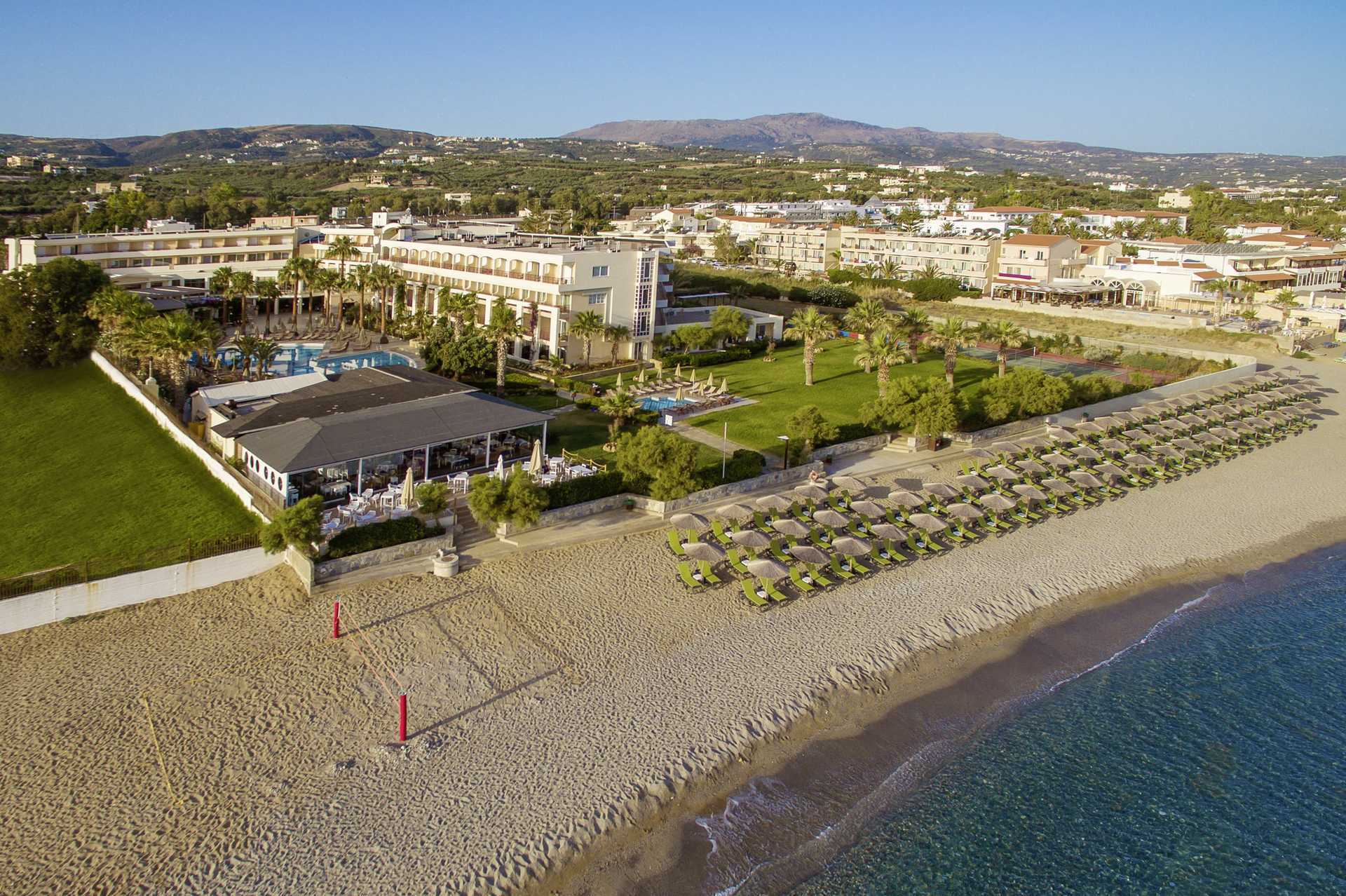 Het strand van Rethymno Palace in Rethymnon op Kreta, Griekenland.