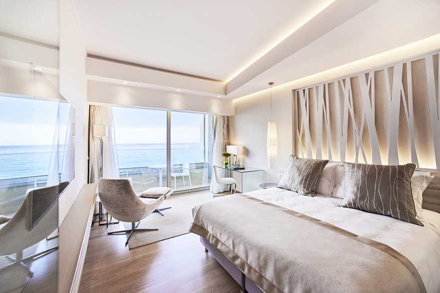 Superior kamer met uitzicht op zee in het Rodos Palace hotel in Ixia op Rhodos, Griekenland.