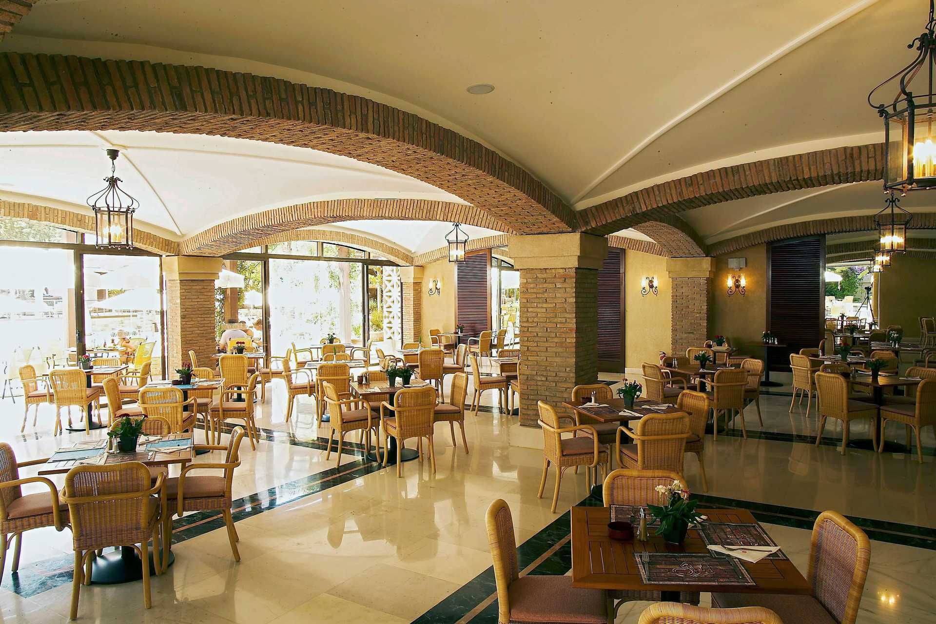 Restaurant in het Rodos Palace hotel in Ixia op Rhodos, Griekenland.