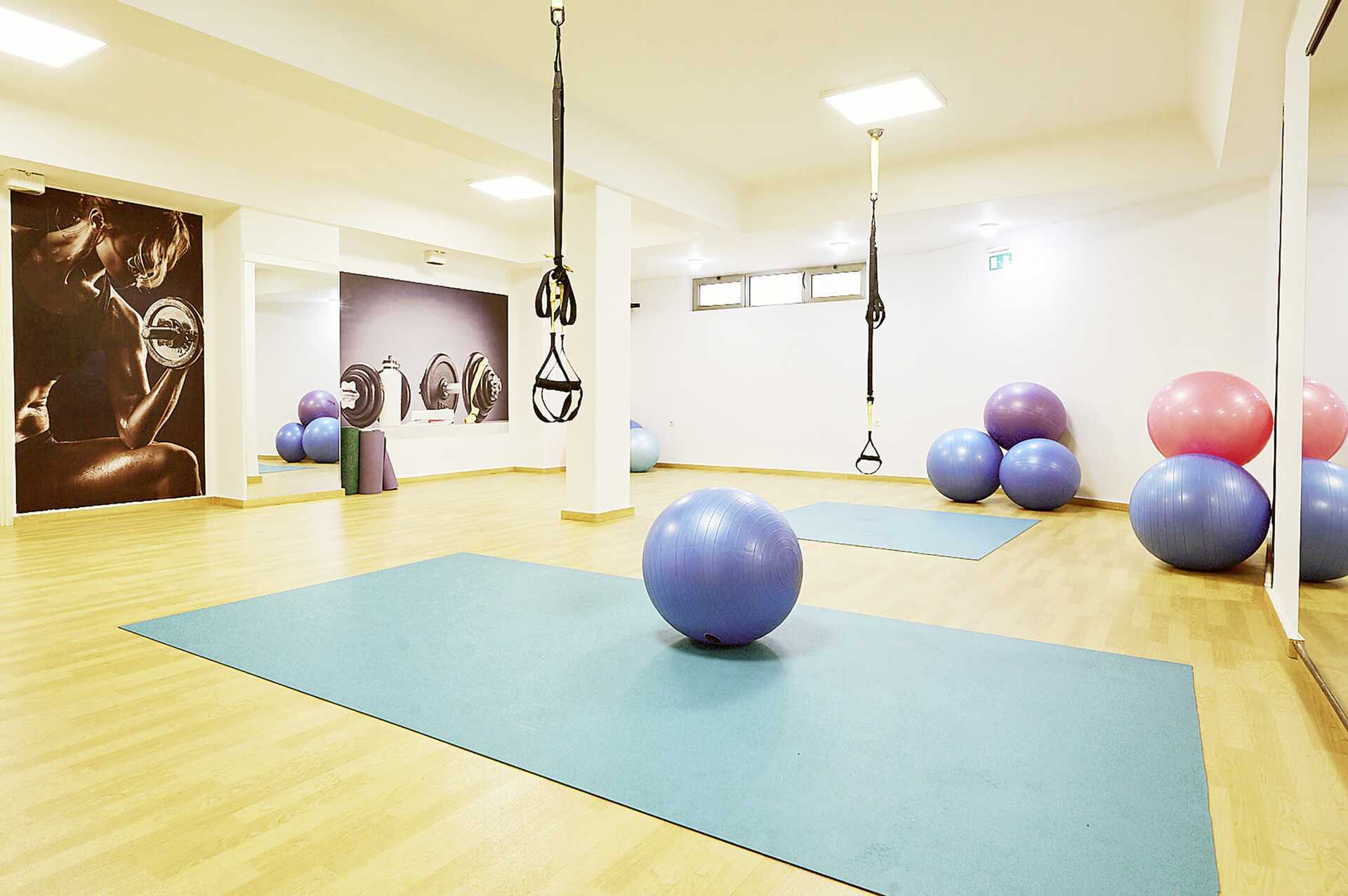 De sportschool in het Santa Marina Beach hotel in Agia Marina.