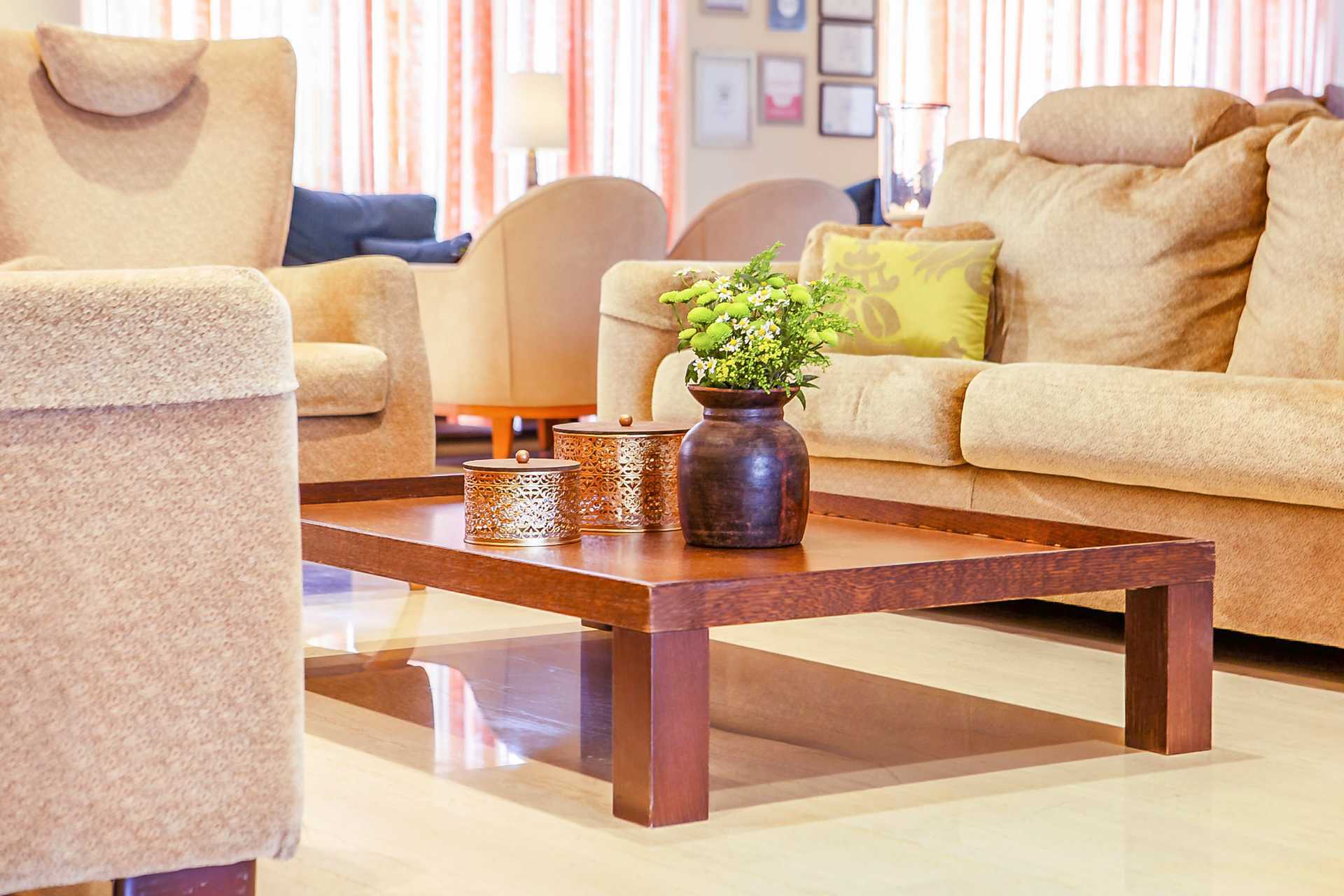 Lobbybar in het Santa Marina Plaza hotel op Kreta, Griekenland.