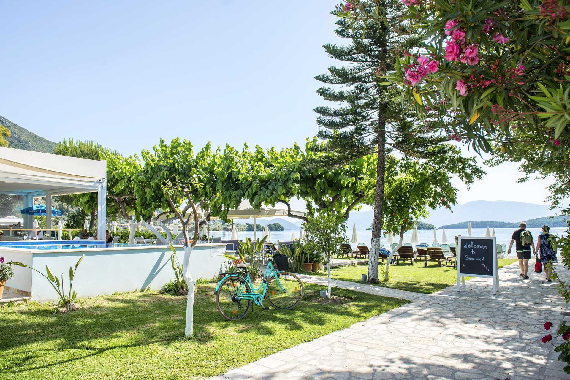 Groene omgeving bij het Seaview hotel op Lefkas.