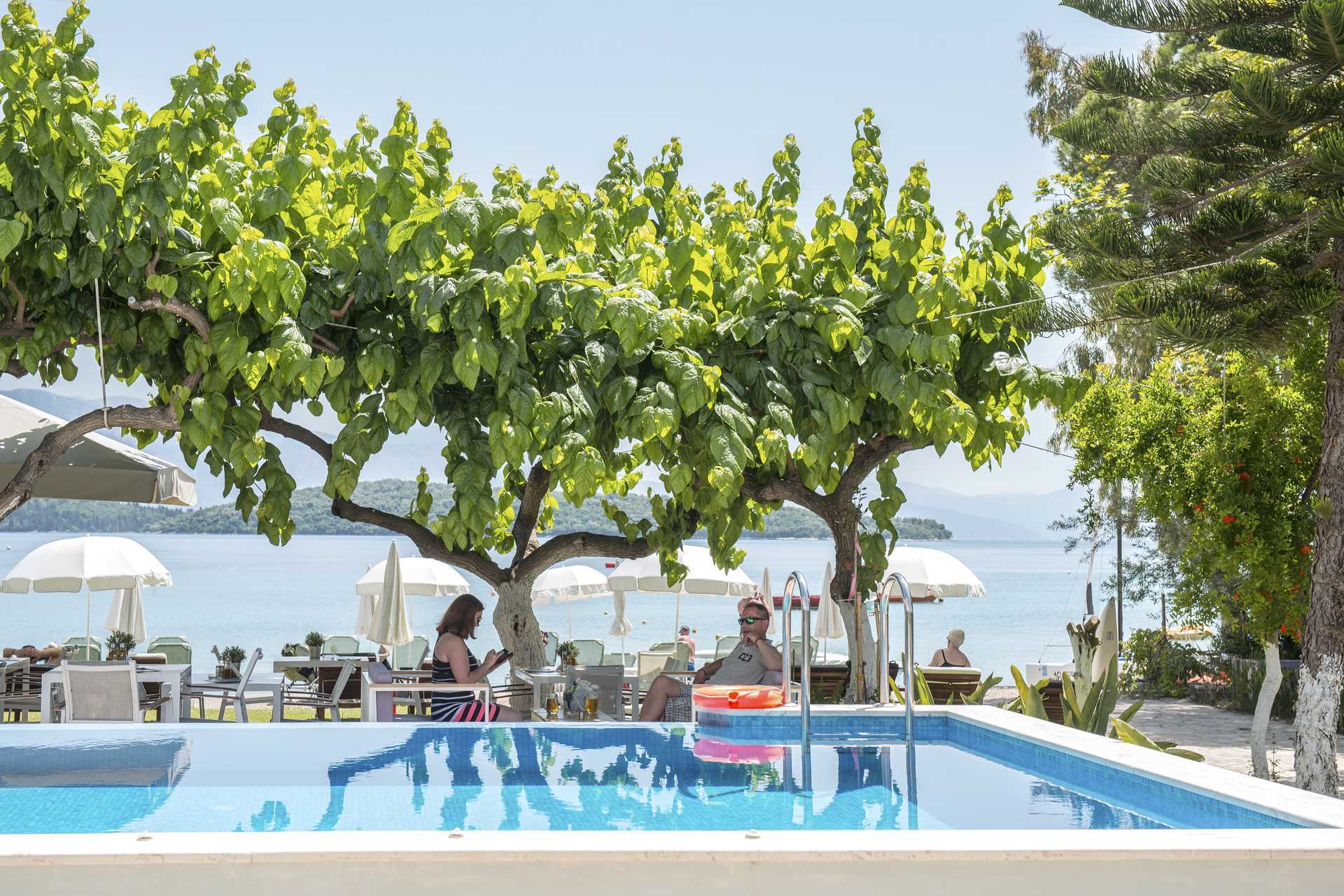 Zwembad bij hotel Seaview op Lefkas.