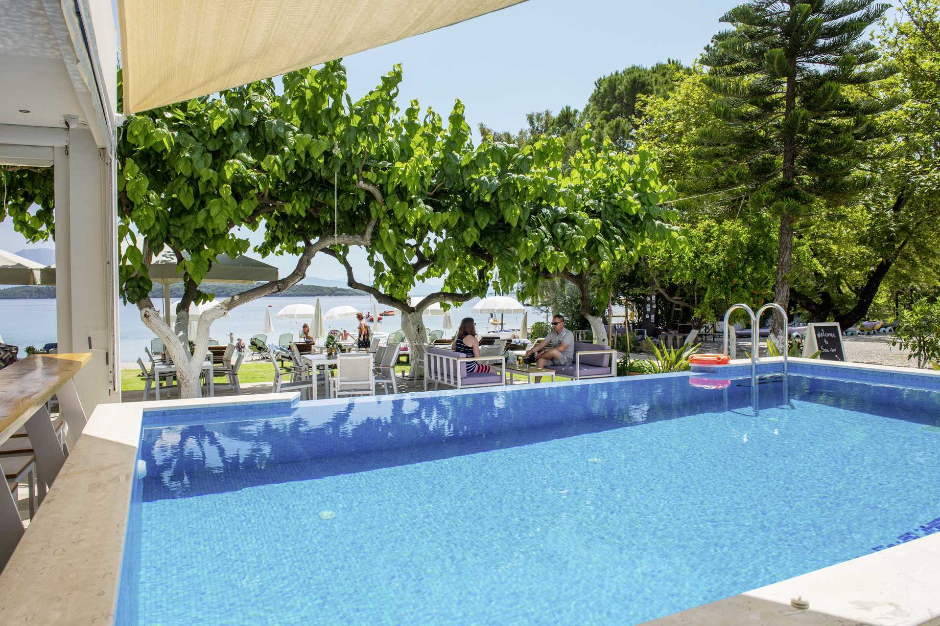 Het zwembad van het Seaview hotel op Lefkas.