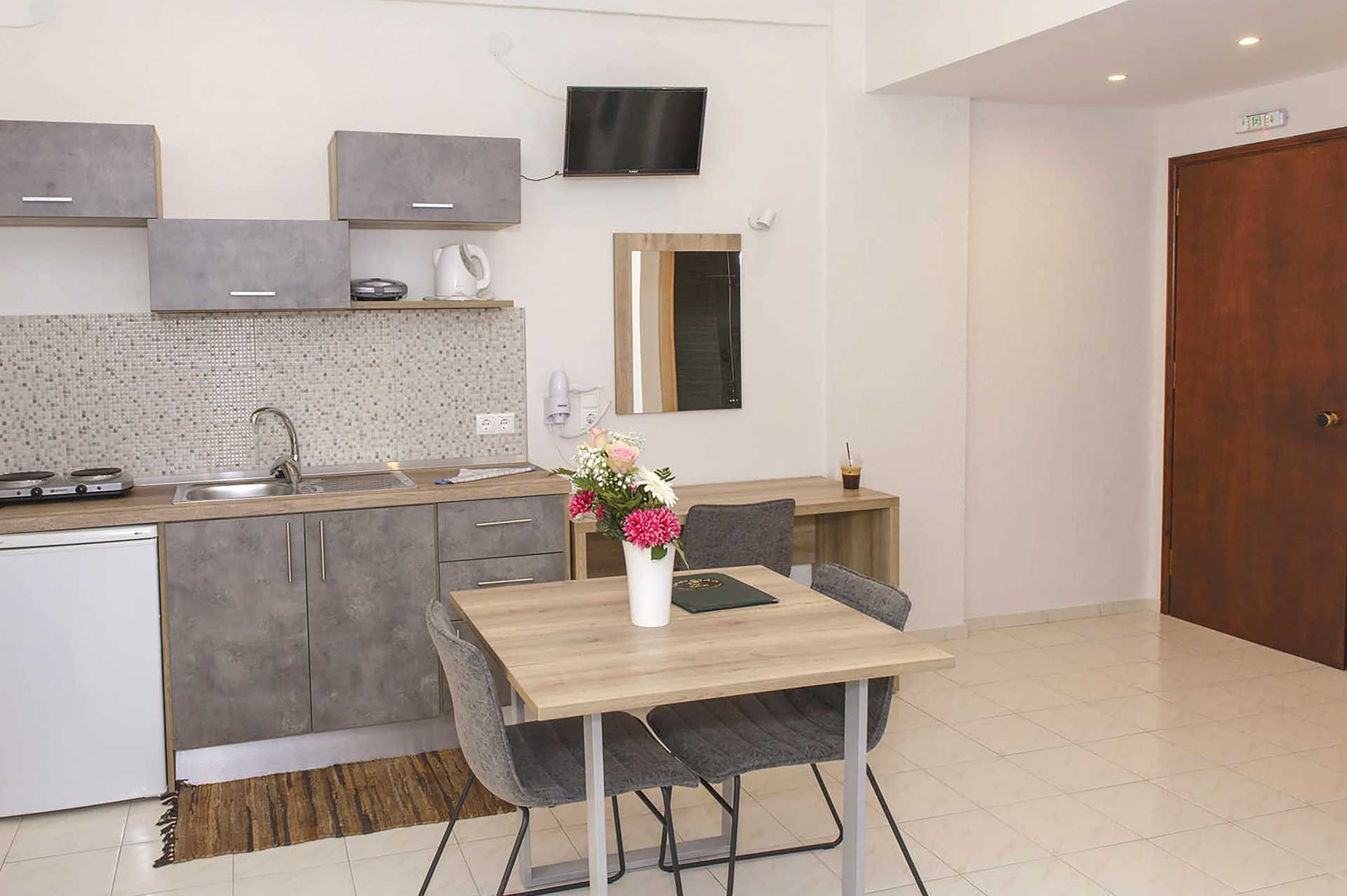 Studio-appartement in het Smaragda Beach-hotel in Votsalakia op Samos, Griekenland.