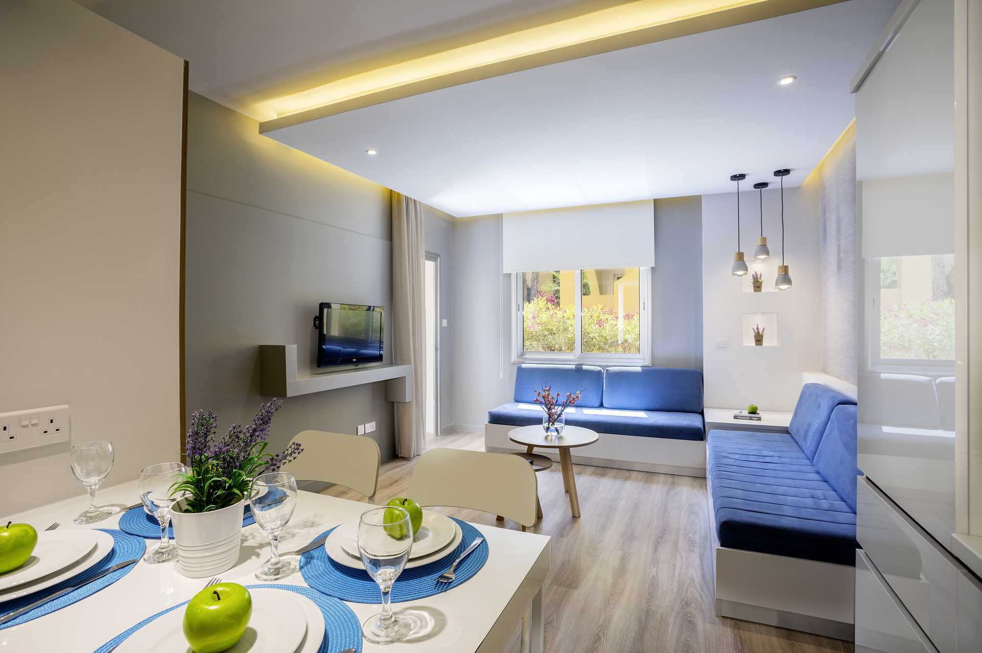 Superior appartementen met twee slaapkamers in Malama Beach Holiday Village in Fig Tree Bay, Cyprus.