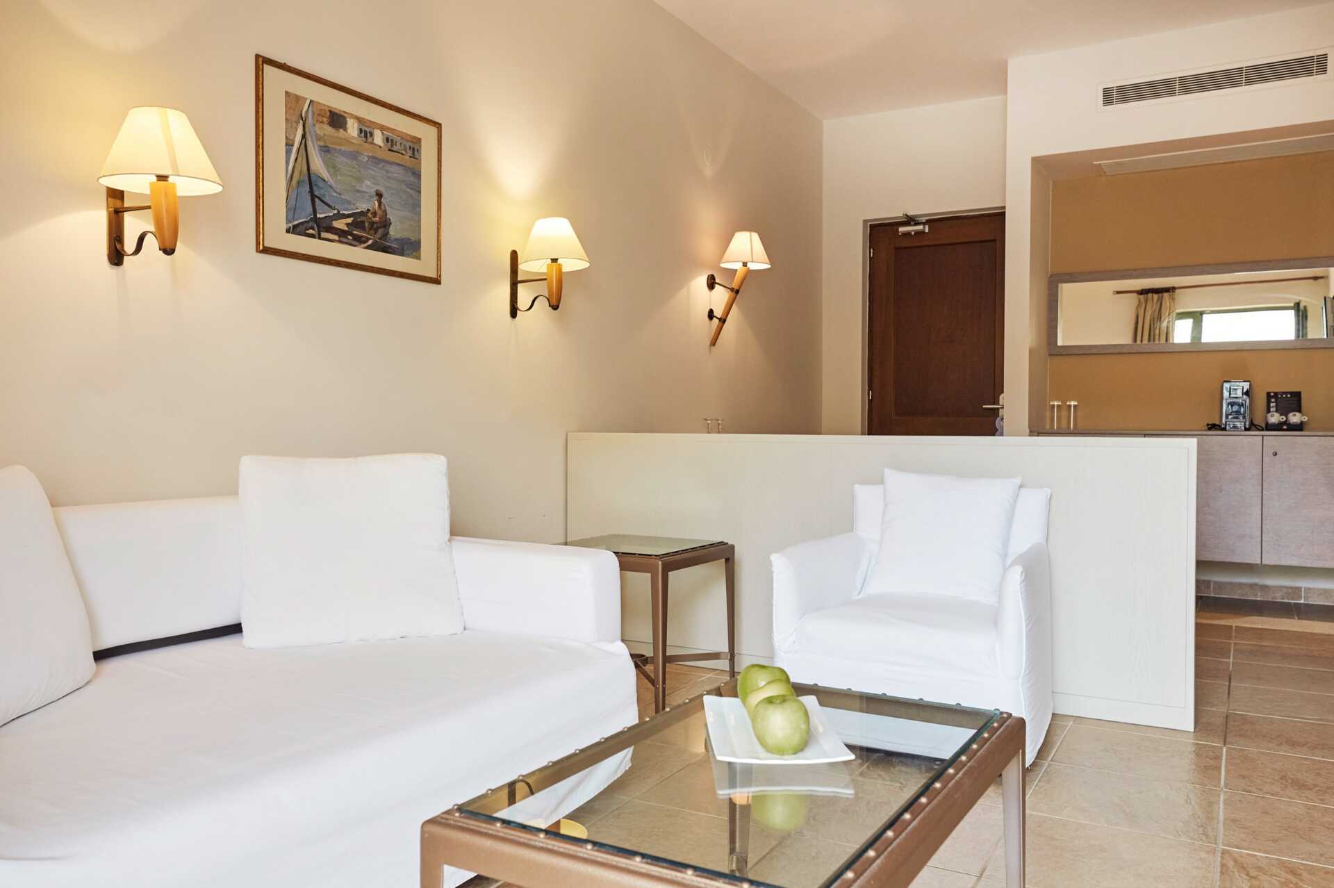Superior junior suite in hotel Grand Bay Beach Resort op Kreta, Griekenland.