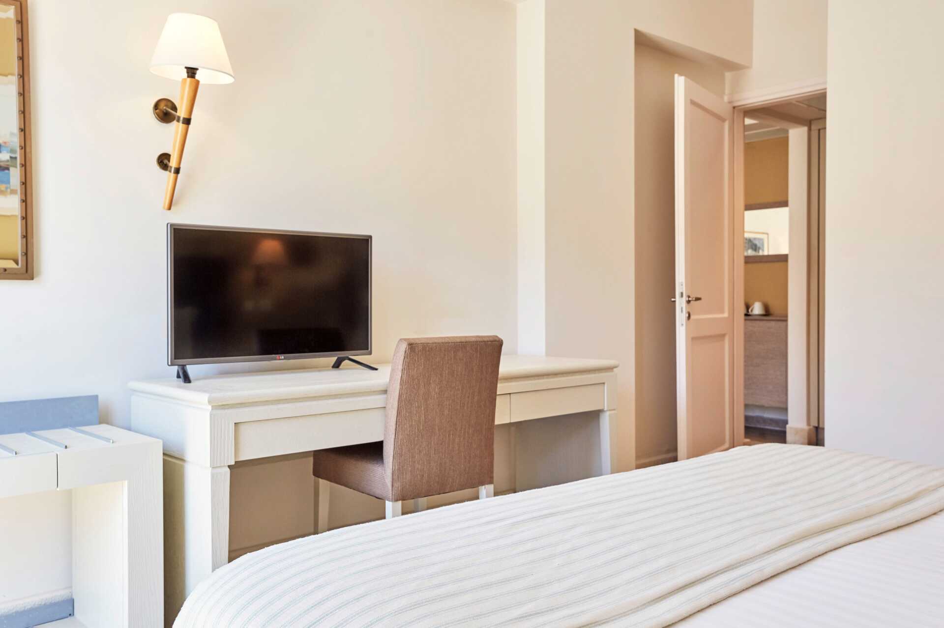 Superior junior suite in hotel Grand Bay Beach Resort op Kreta, Griekenland.
