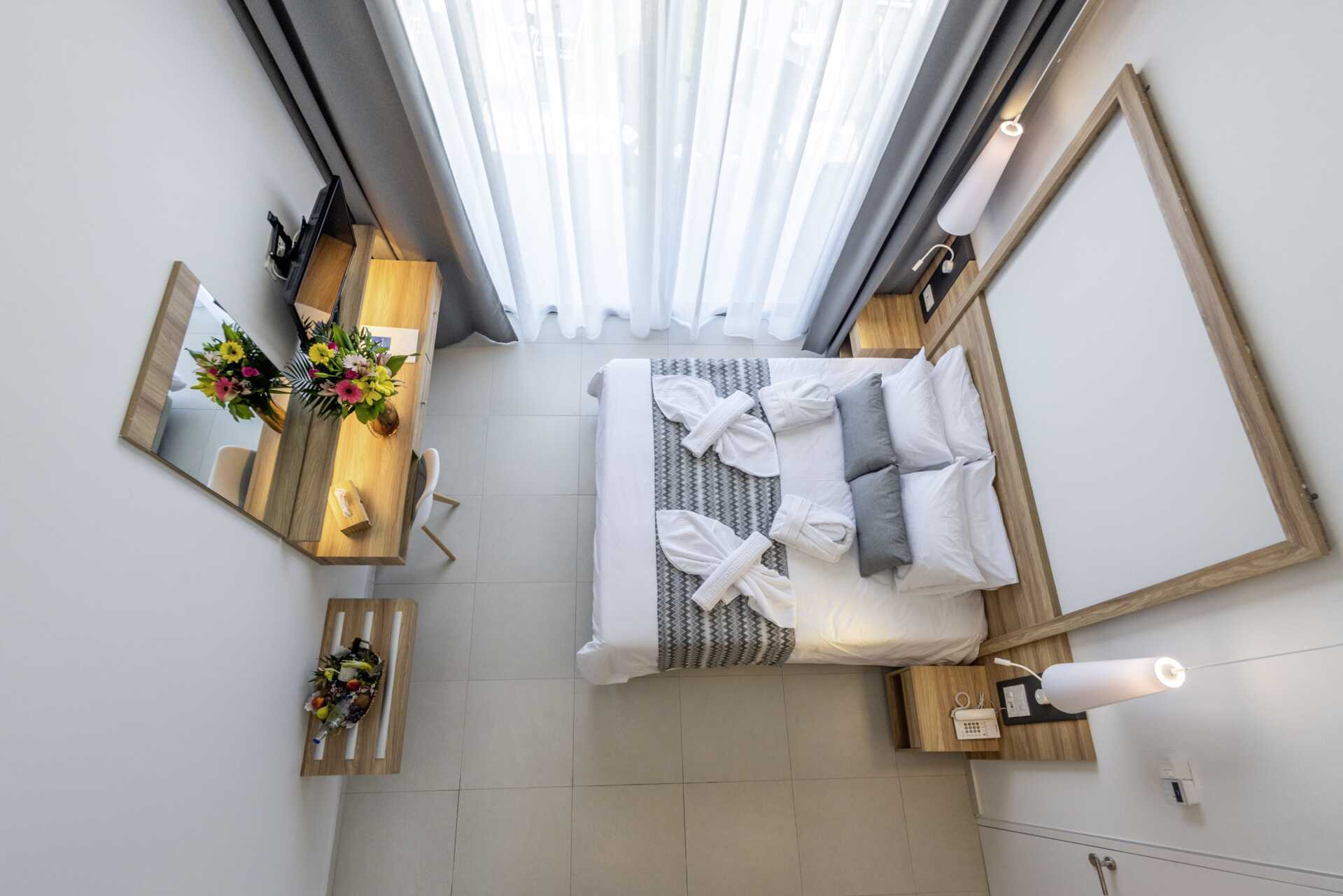 Superior Studio met twee standaard bedden stapelbedden in Kiani Beach Resort in Kalives, Kreta.