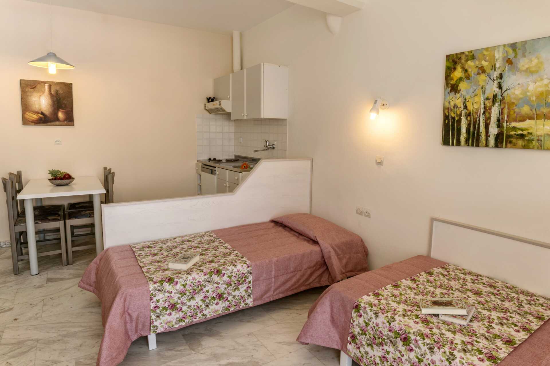 Tweekamerappartement in het Ariadne hotel aan de kust van Rethymnon op Kreta, Griekenland.