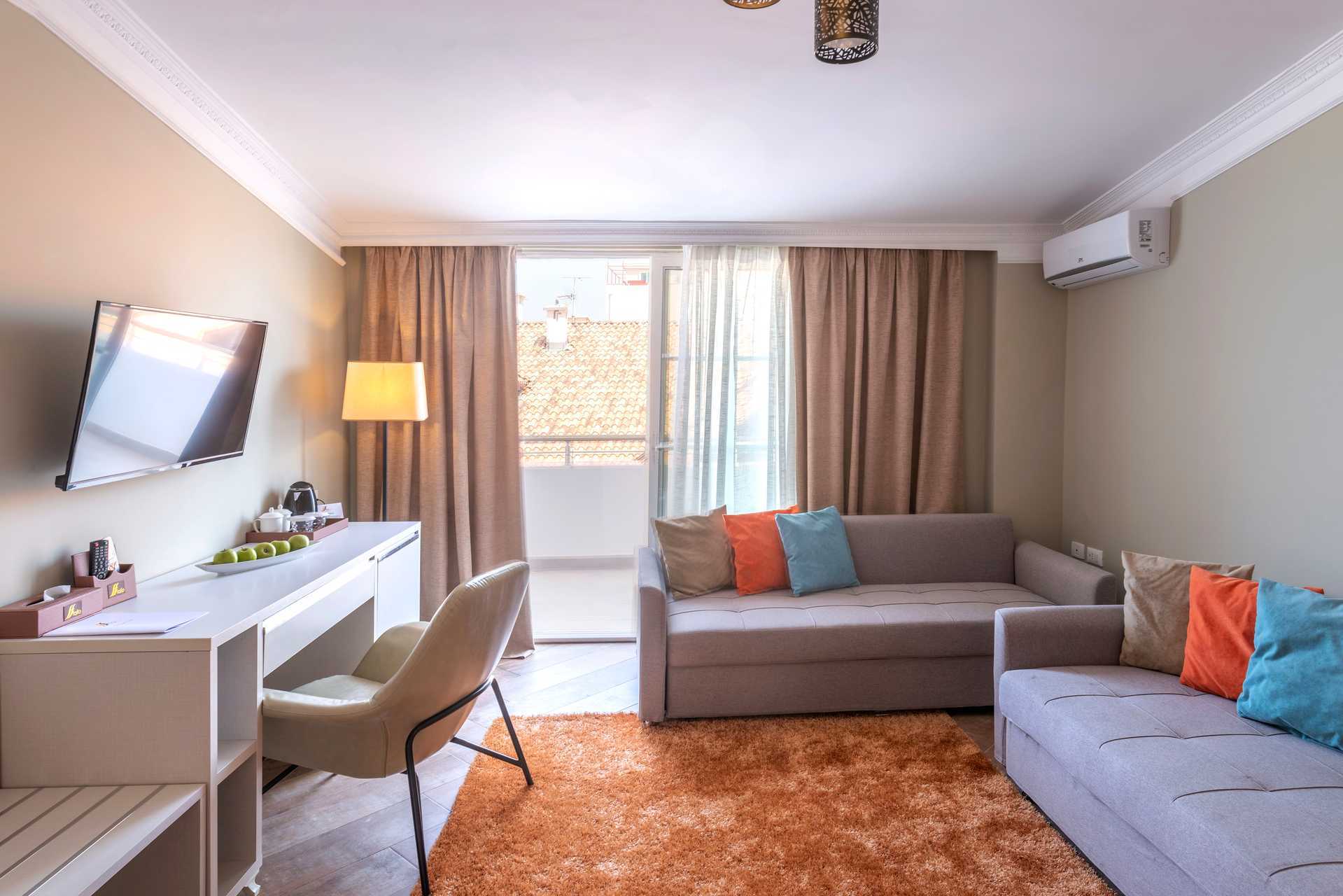 Tweekamerappartement in het Fafa Grand Blue hotel aan de Rivièra van Durrës in Albanië.