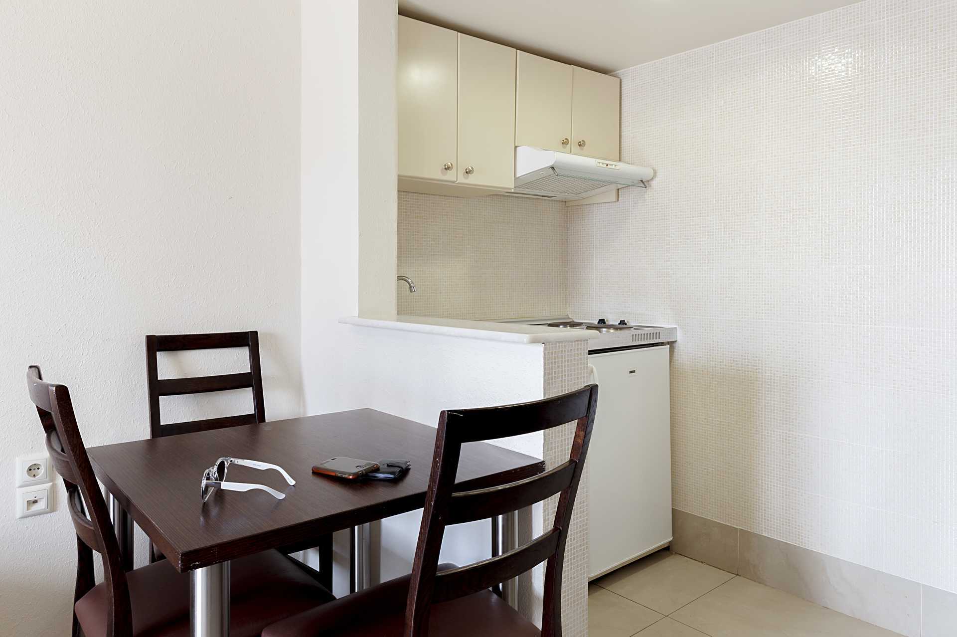 Tweekamerappartement in het Ideal Beach hotel op Kreta, Griekenland.