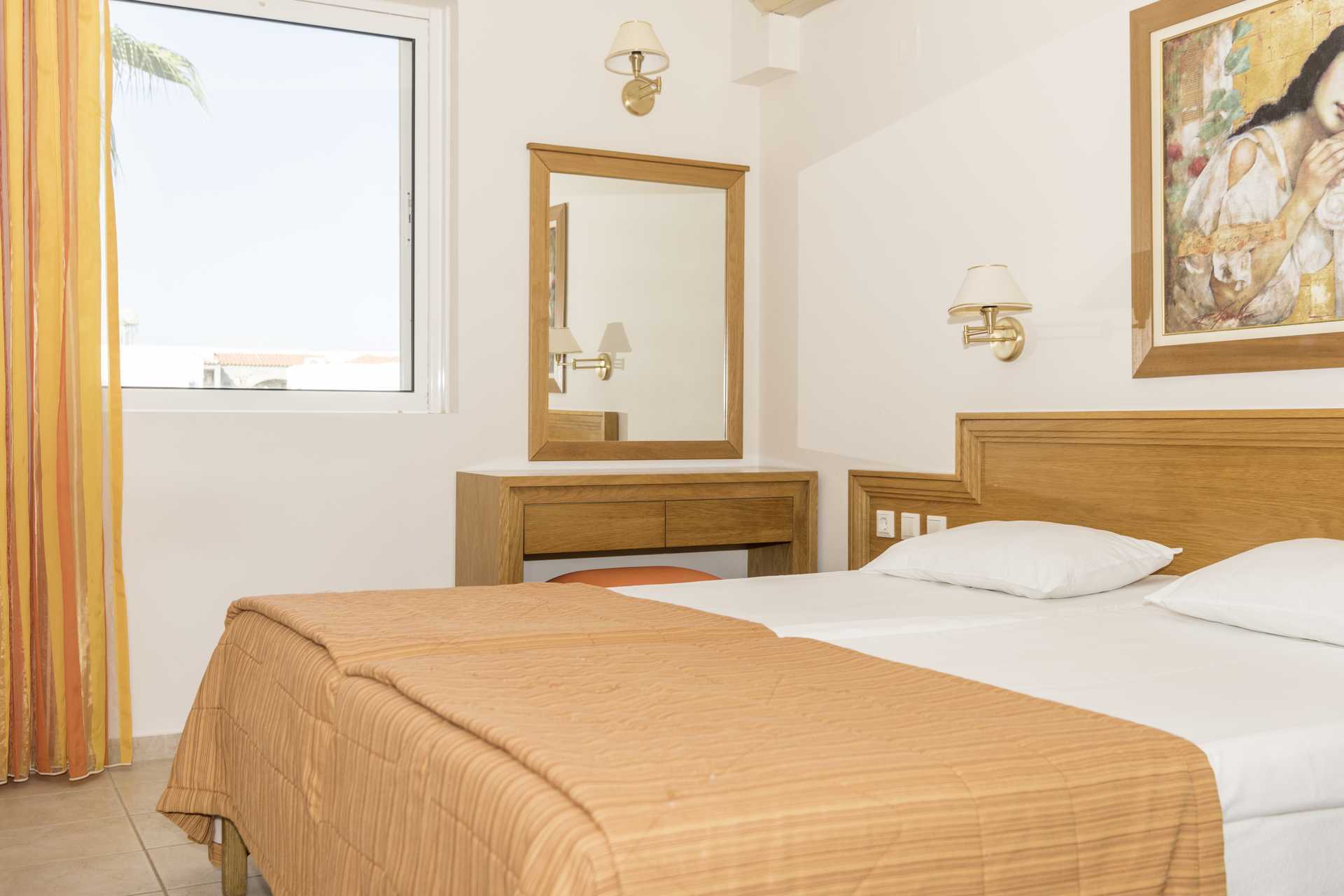 Tweekamerappartement in hotel Akti Chara in Rethymnon op Kreta, Griekenland.