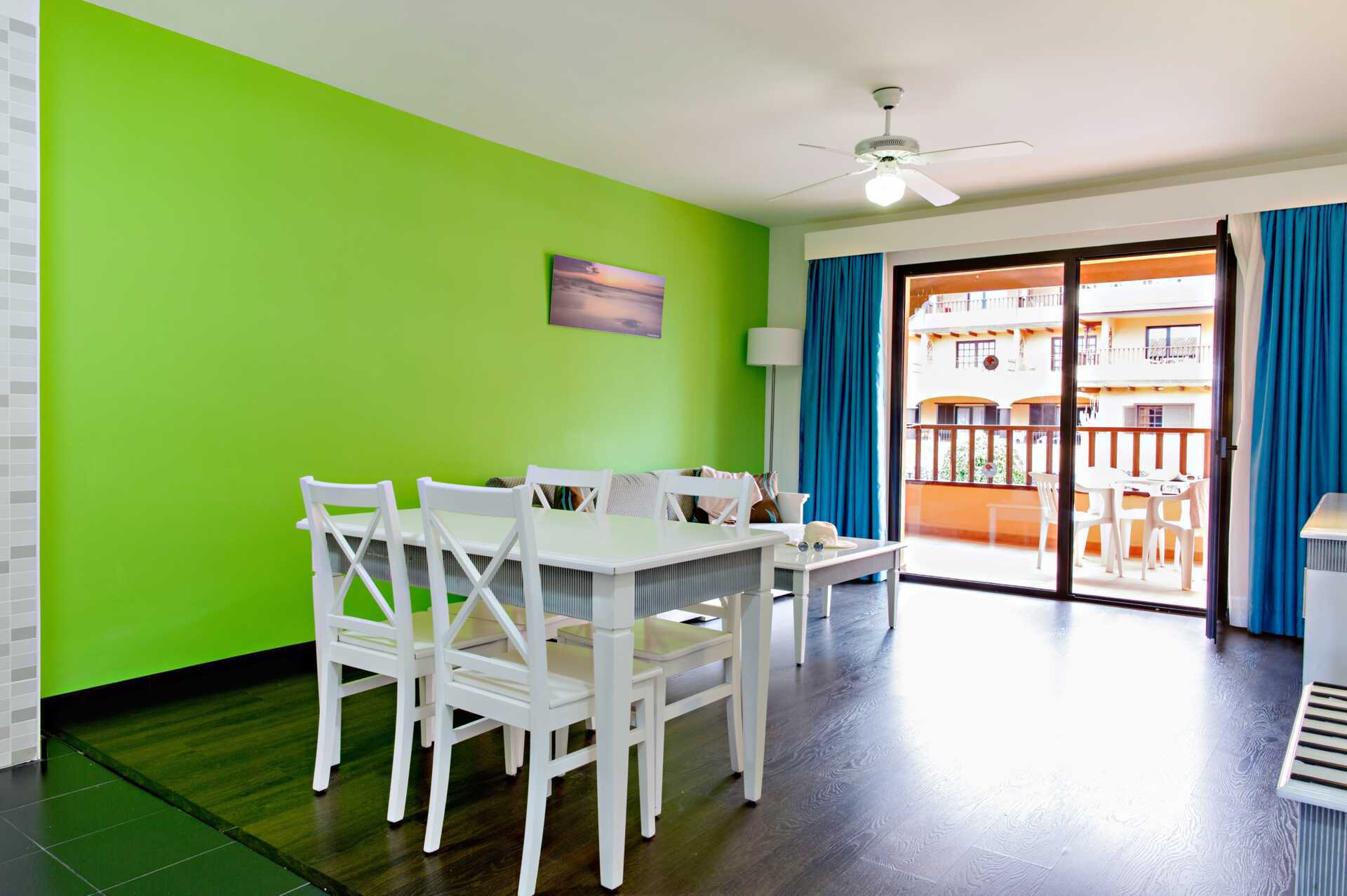 Tweekamerappartement in Hotel Los Alisios in Los Cristianos, Tenerife.