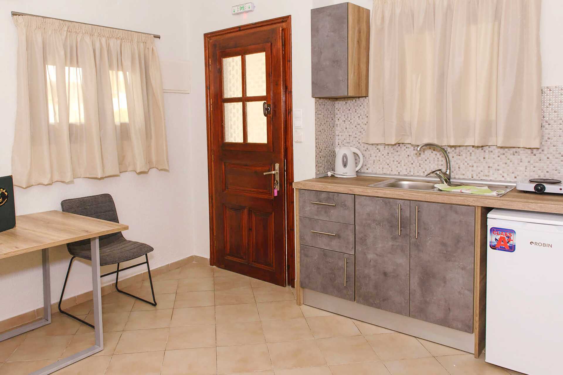 Tweekamerappartement in Hotel Smaragda Beach in Votsalakia op Samos, Griekenland.