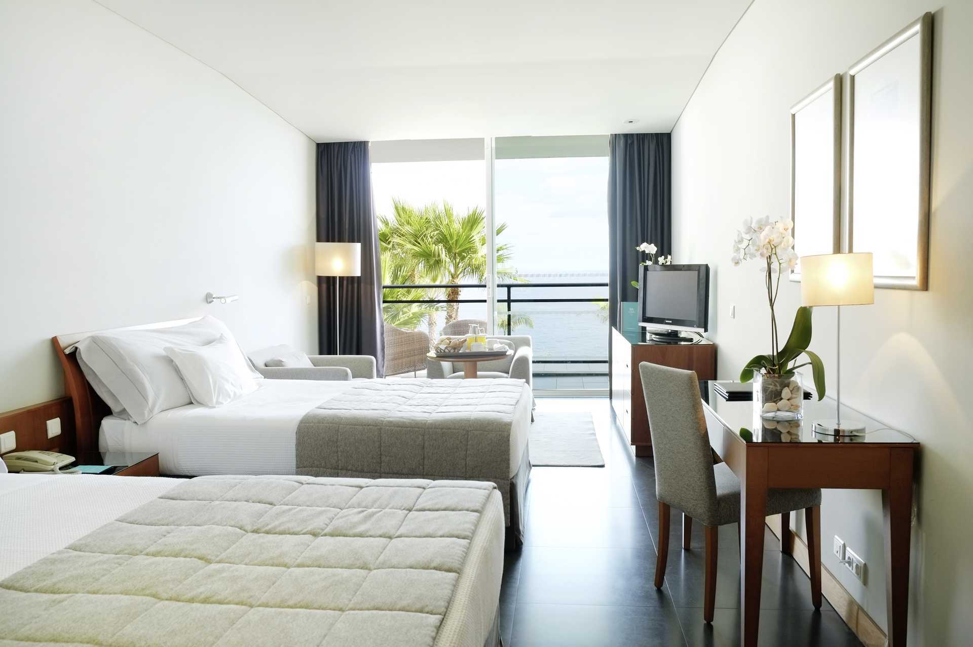 Tweepersoonskamer in VIDAMAR Resorts Madeira, Portugal.