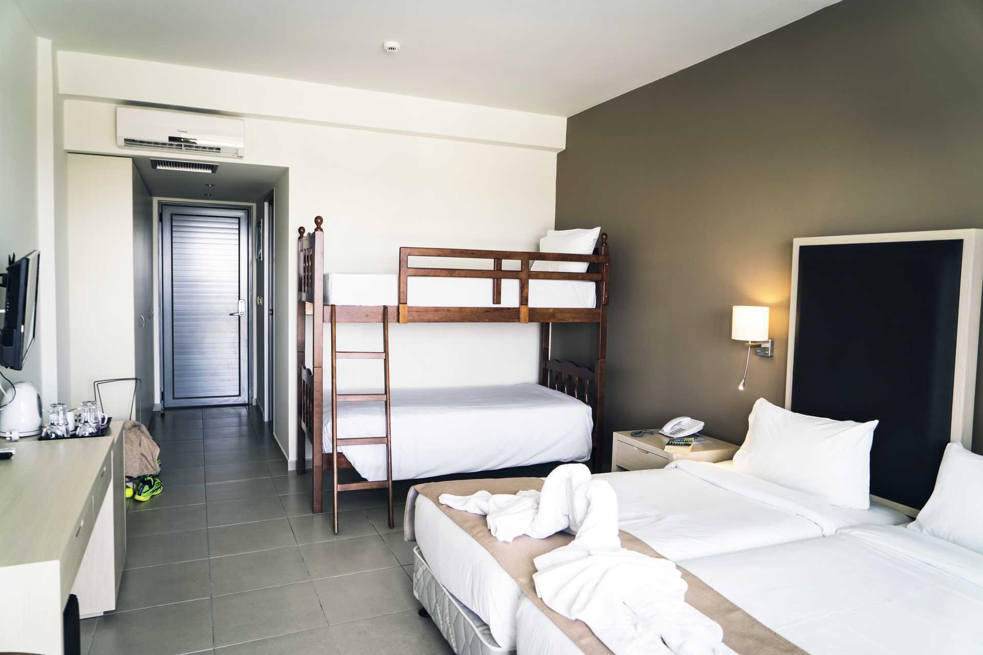 Tweepersoonskamer in zijgebouw van Levante Beach Resort in Afandou, Rhodos.