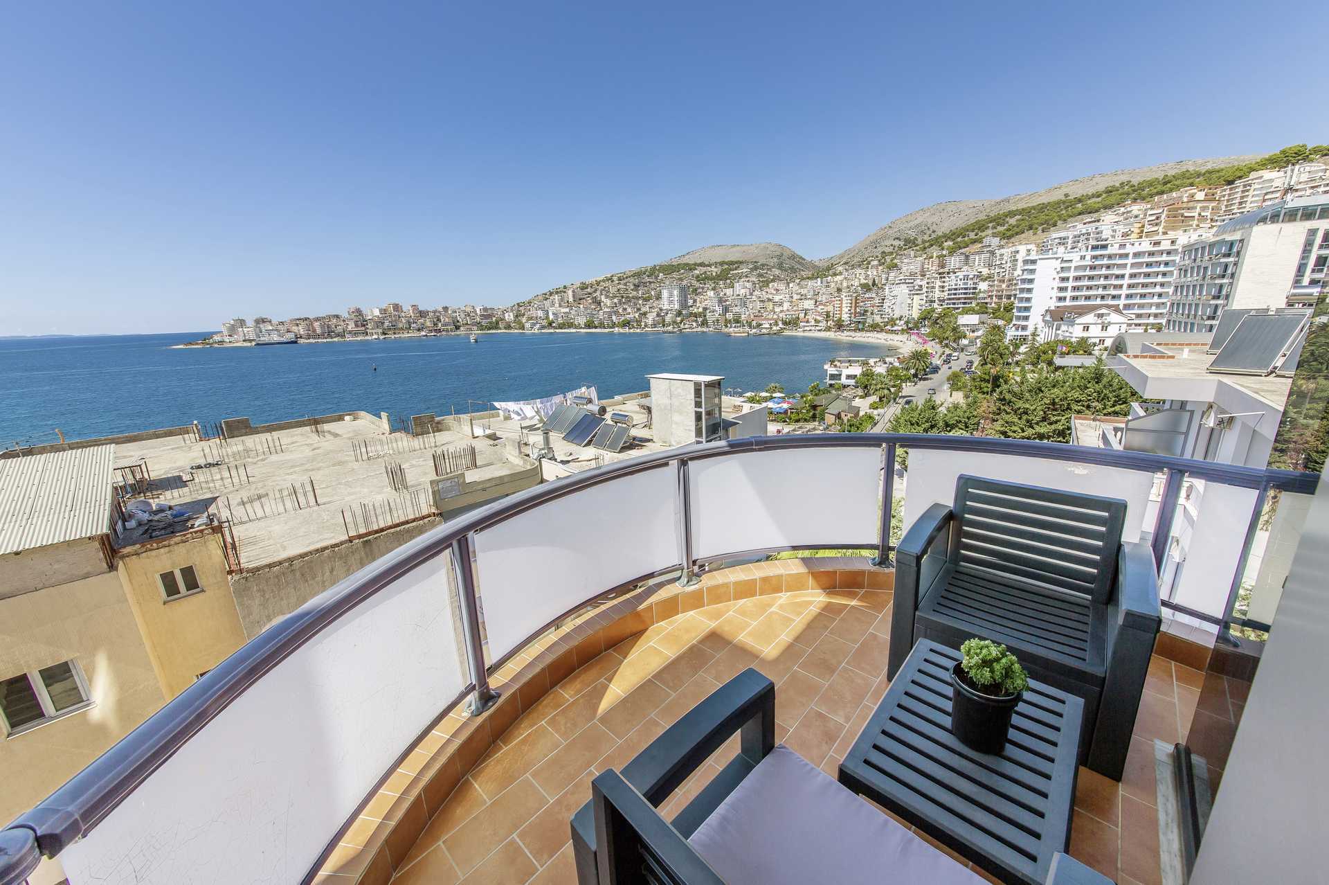 Uitzicht vanaf hotel Brilant in Saranda, Albanië.