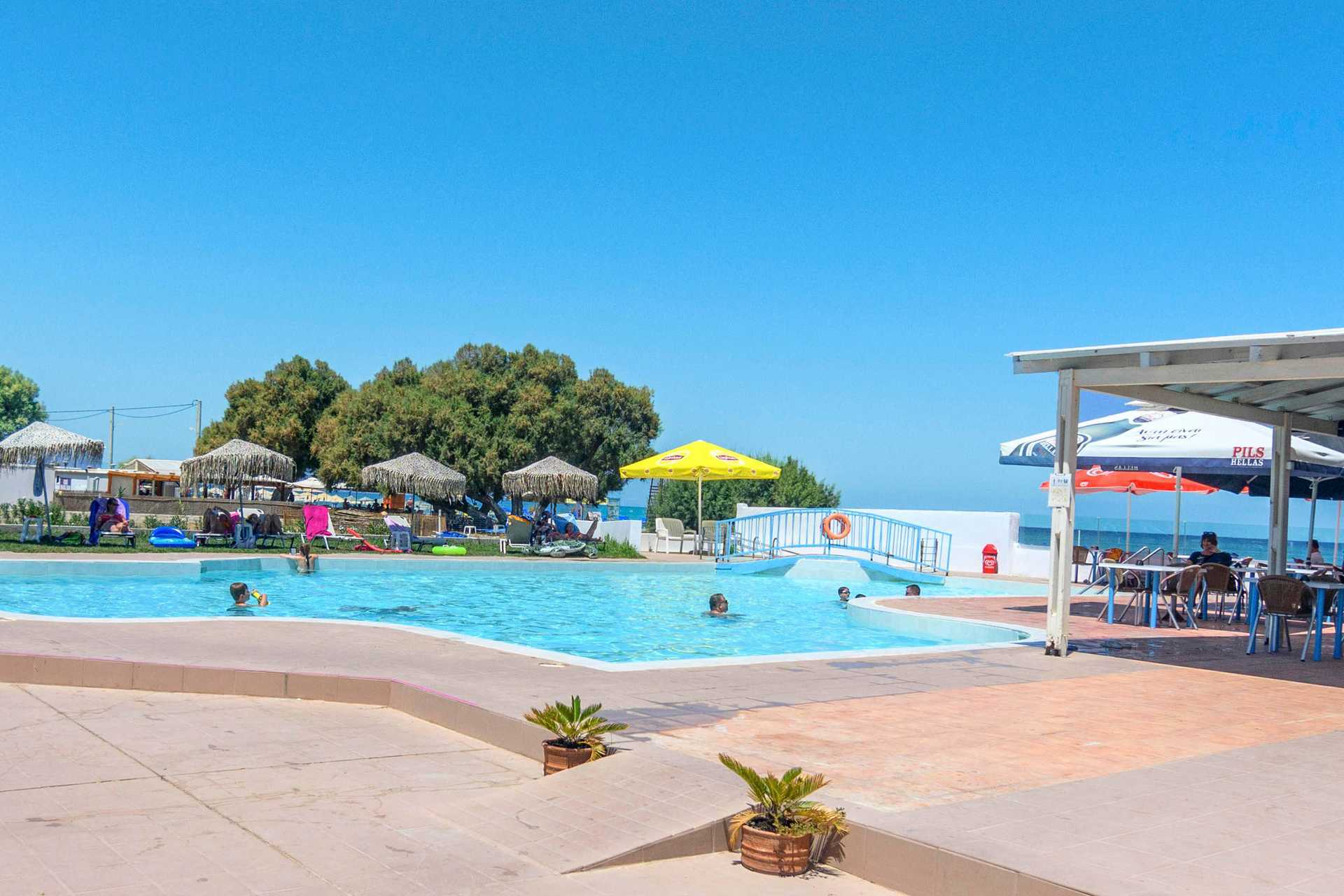 Zwembad bij hotel Varvara's Diamond in Rethymnon, Kreta.