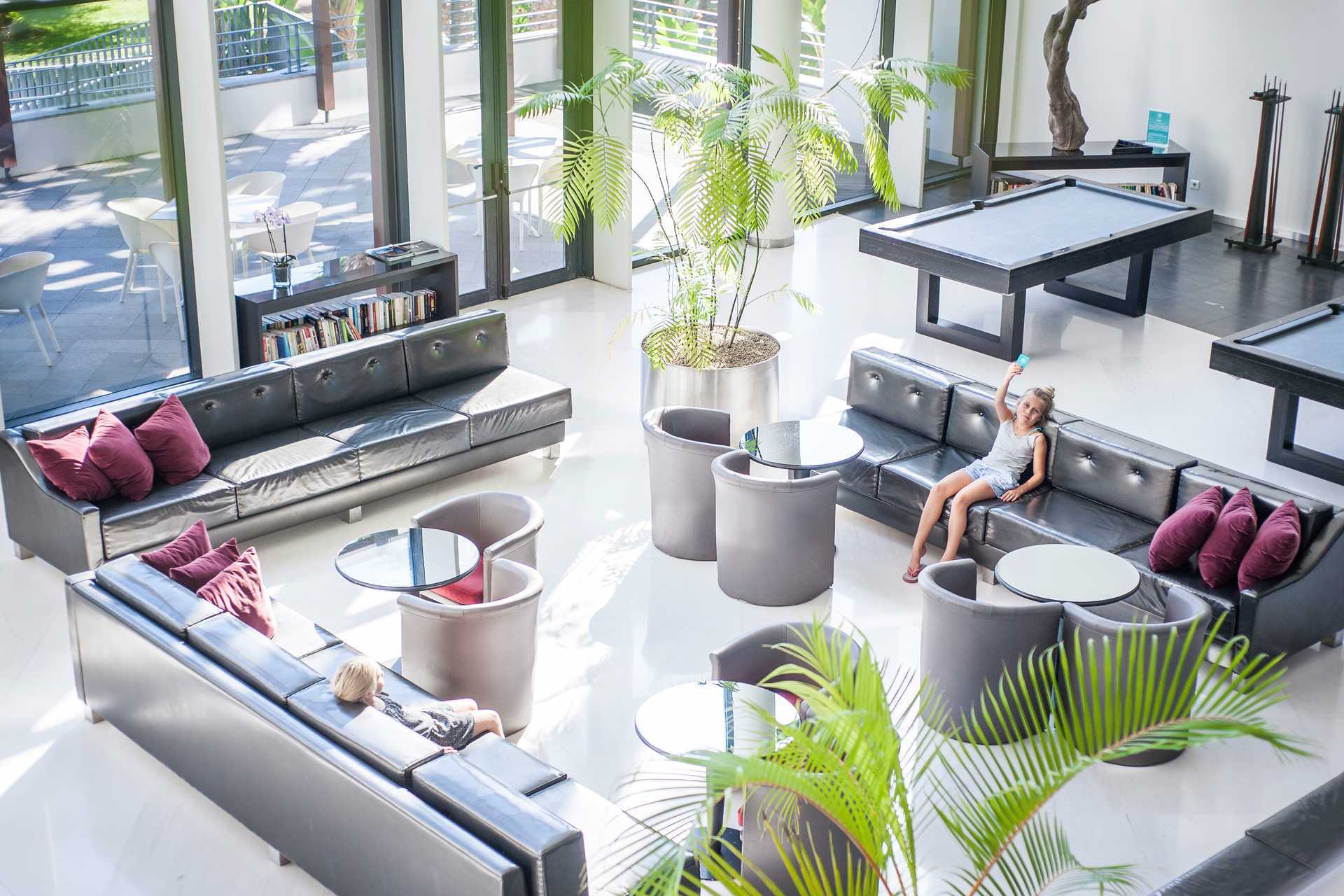 Lobby bij VIDAMAR Resorts Madeira, Portugal.