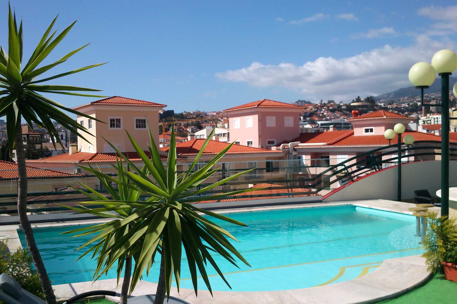 Het zwembad van Hotel Windsor in Funchal op Madeira.